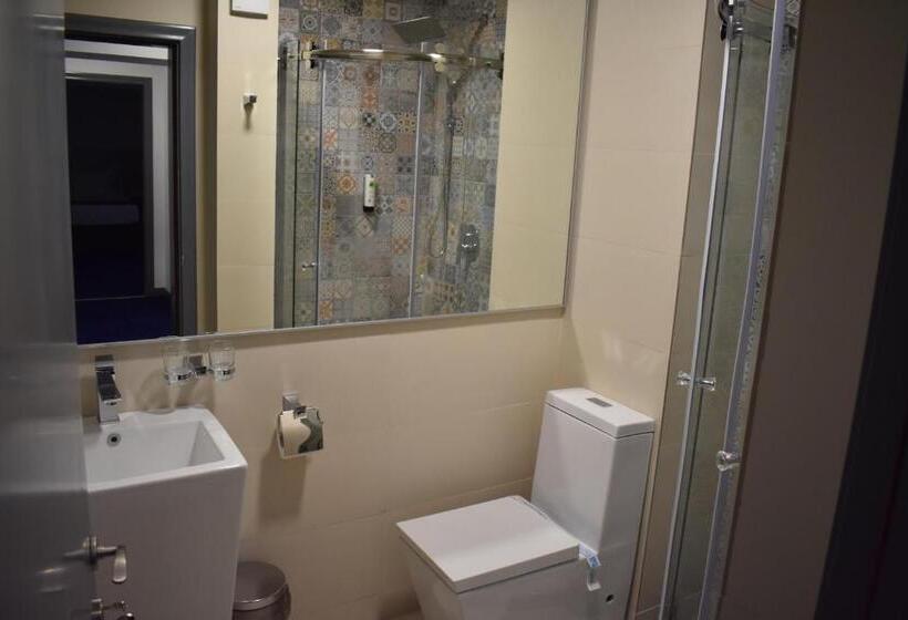 Номер Deluxe, Europolis