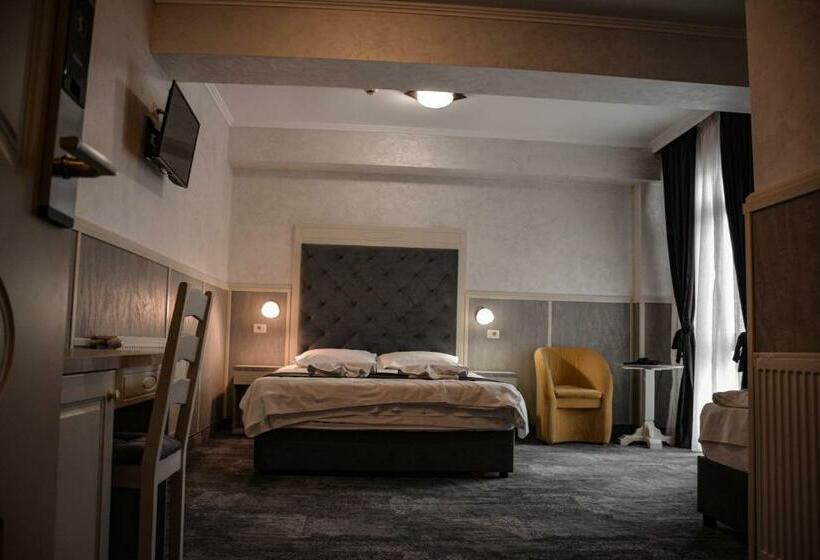 标准三人间, Golden Rose Residence