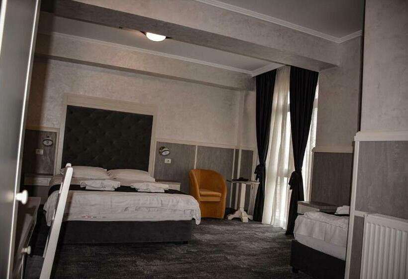 标准三人间, Golden Rose Residence