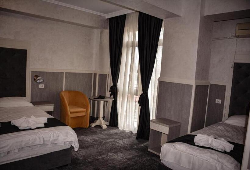 标准三人间, Golden Rose Residence