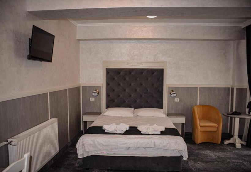 标准三人间, Golden Rose Residence