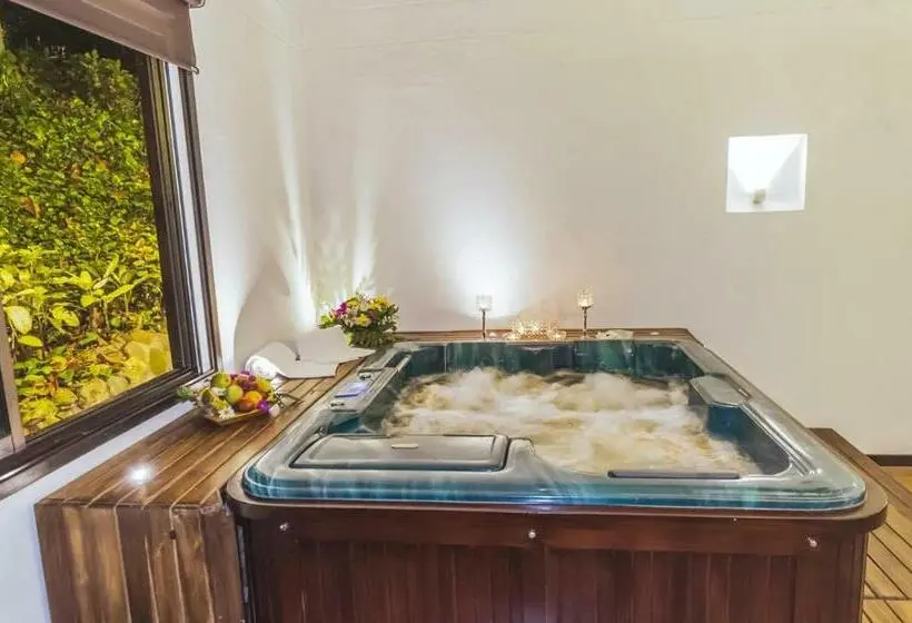 Sviitti Poreallas, Kantawa Hotel & Spa Solo Adultos