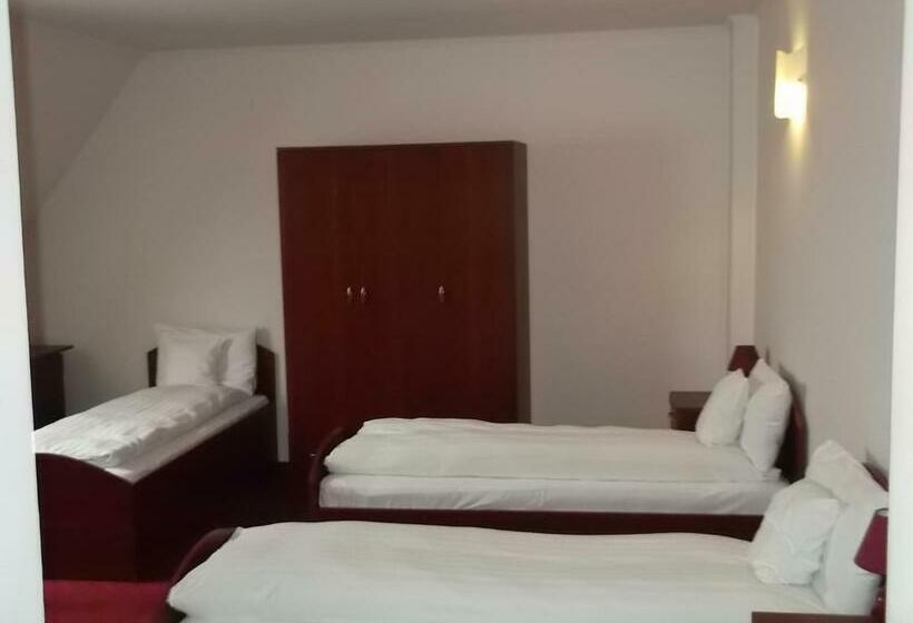 غرفة قياسية ثلاثية, Melody