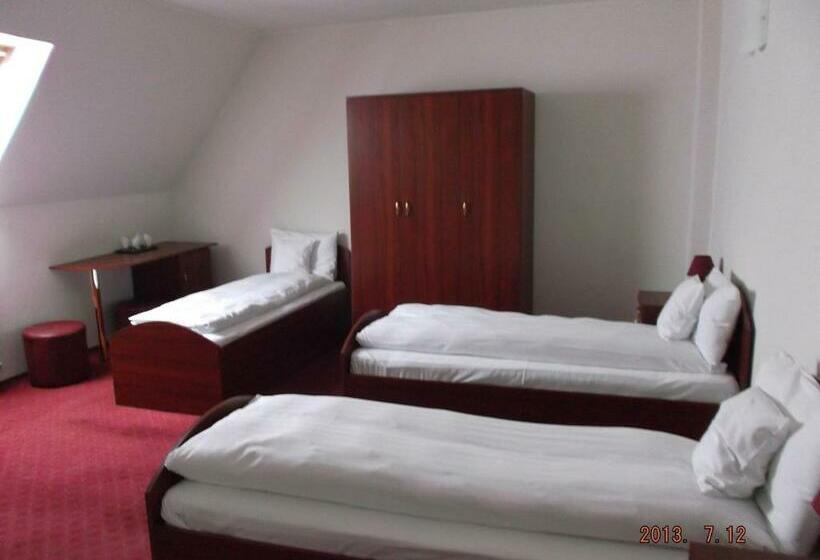 غرفة قياسية ثلاثية, Melody