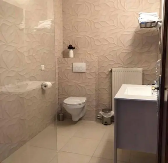 Standard Room, Melody