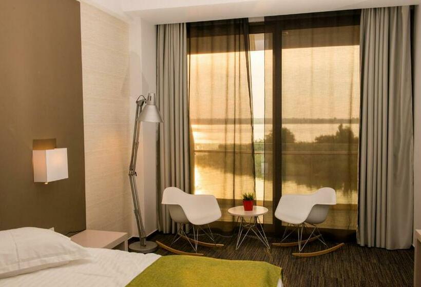 レイクビュースタンダードルーム, On Plonge Junior