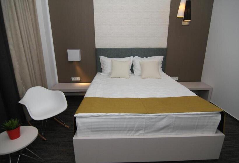 エコノミールーム, On Plonge Junior