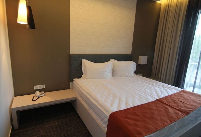 エコノミールーム, On Plonge Junior