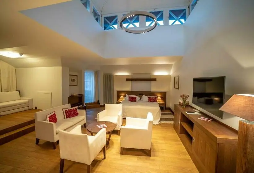 Suite cu Terasă, Pacsirta