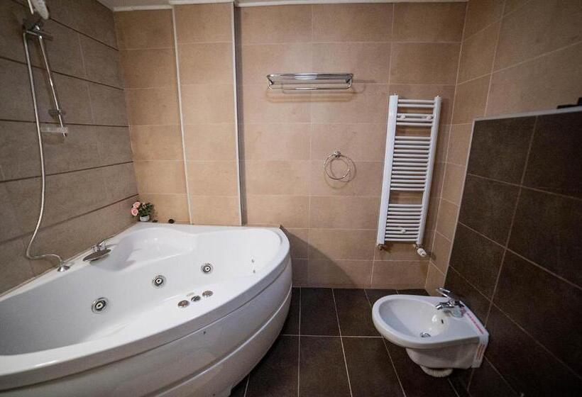 스위트, Secret Garden