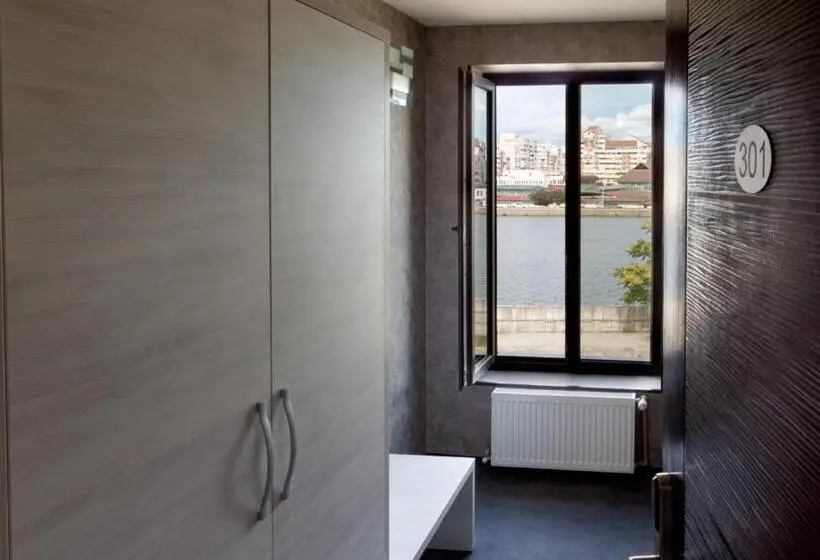 Huoneisto 1 Makuuhuone, Ymy Hotels Târgu Jiu