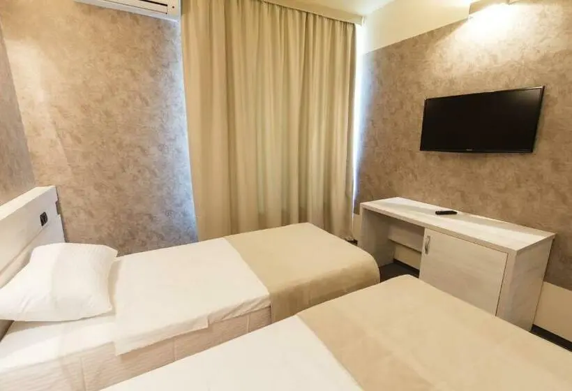 Standard Kolmen Hengen Huone, Ymy Hotels Târgu Jiu