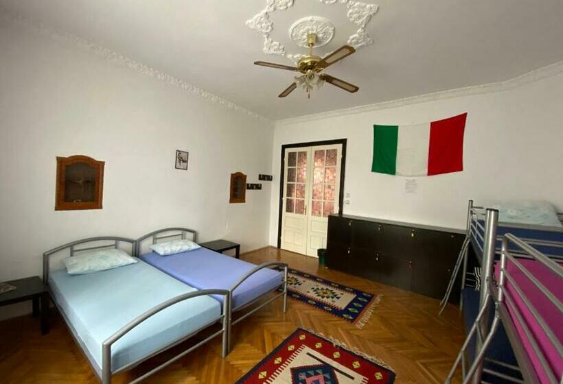 패밀리 룸 공용 욕실, Mosaico Alfetta Hostel