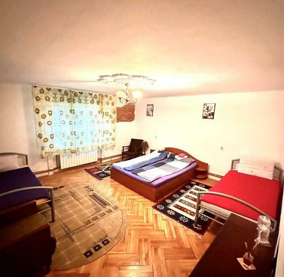 Четырехместный номер эконом класса с общей ванной комнатой, Mosaico Alfetta Hostel