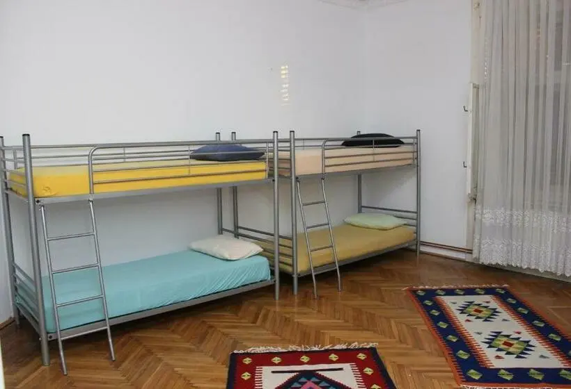 ルームシェアのワンベッド, Mosaico Alfetta Hostel