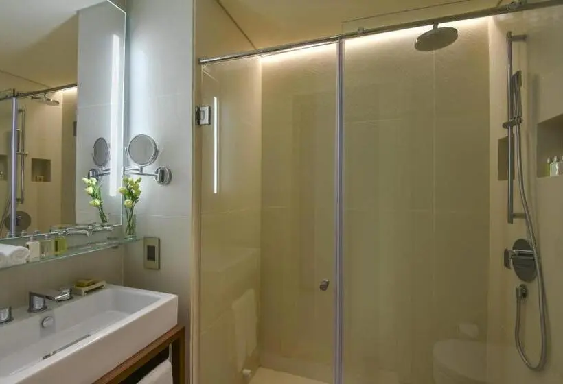 مجموعه ویستا شهر, Voco Doha West Bay Suites, An Ihg