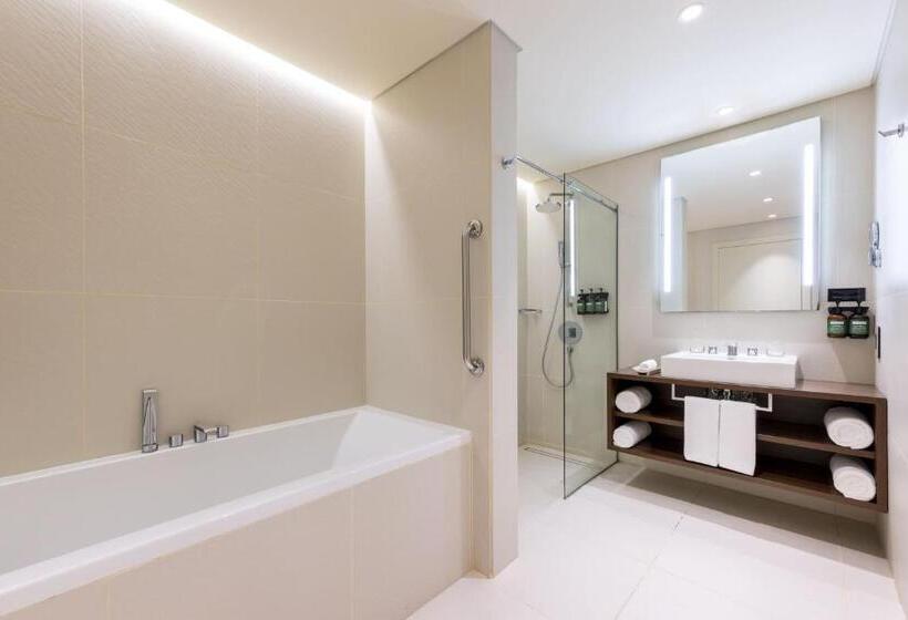 带2个卧室带海景的公寓, Voco Doha West Bay Suites, An Ihg