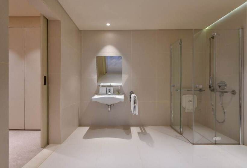 مجموعه ویستا شهر, Voco Doha West Bay Suites, An Ihg