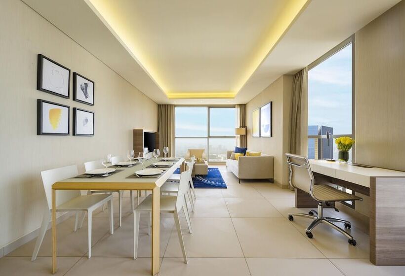 مجموعه ویستا شهر, Voco Doha West Bay Suites, An Ihg