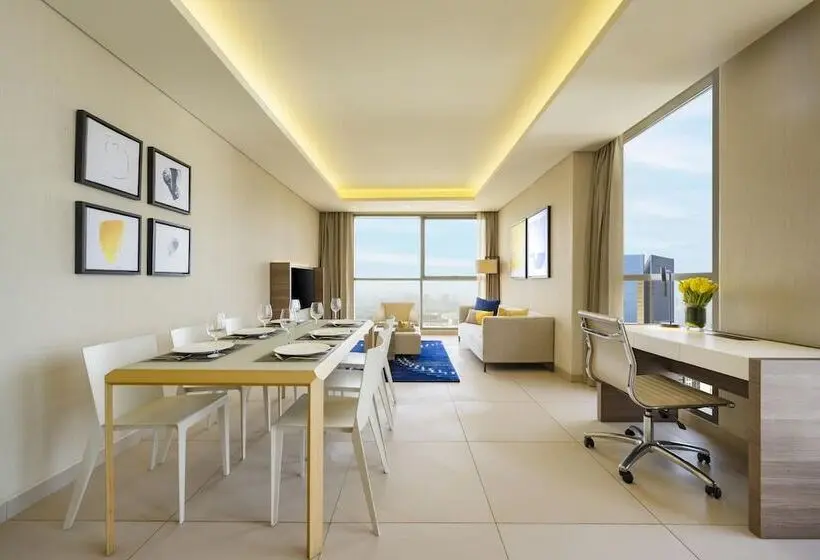 مجموعه ویستا شهر, Voco Doha West Bay Suites, An Ihg