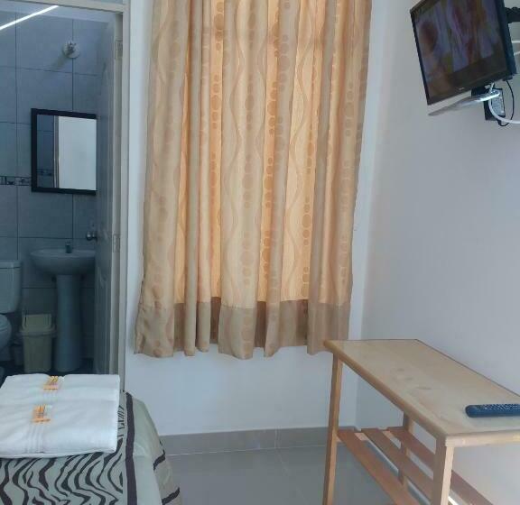 Standard Room, El Buen Samaritano Backpackers   Hostel