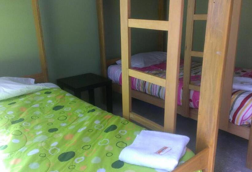 Standard Cuadruple Room Shared Bathroom, El Buen Samaritano Backpackers   Hostel