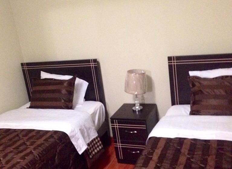 اتاق خانوادگی, B&b Cusing Wasi