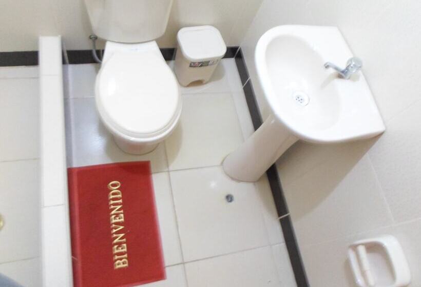 חדר סטנדרט לשלושה, Hostal Casa Del Montanista