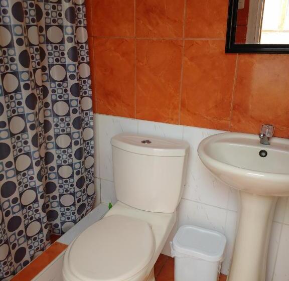 Standard Triple Room Exterior Bathroom, El Buen Samaritano Backpackers   Hostel