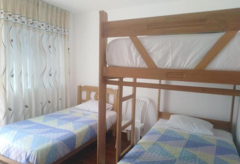 Standard Triple Room Exterior Bathroom, El Buen Samaritano Backpackers   Hostel