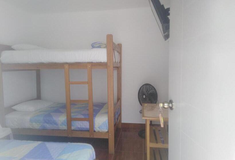 Standard Triple Room Exterior Bathroom, El Buen Samaritano Backpackers   Hostel