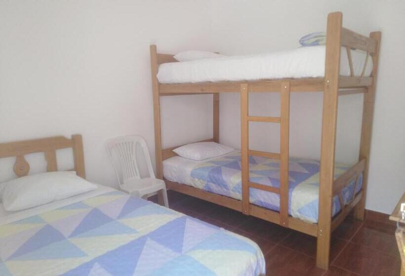 Standard Triple Room Exterior Bathroom, El Buen Samaritano Backpackers   Hostel