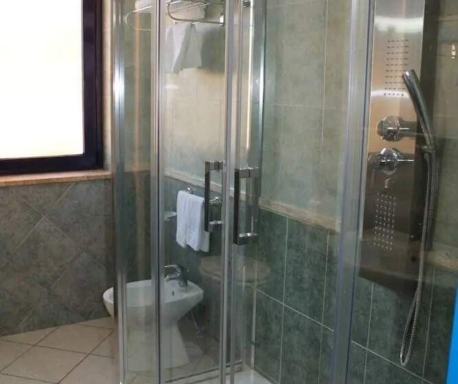 اتاق استاندارد چهار تخته, Al Faro