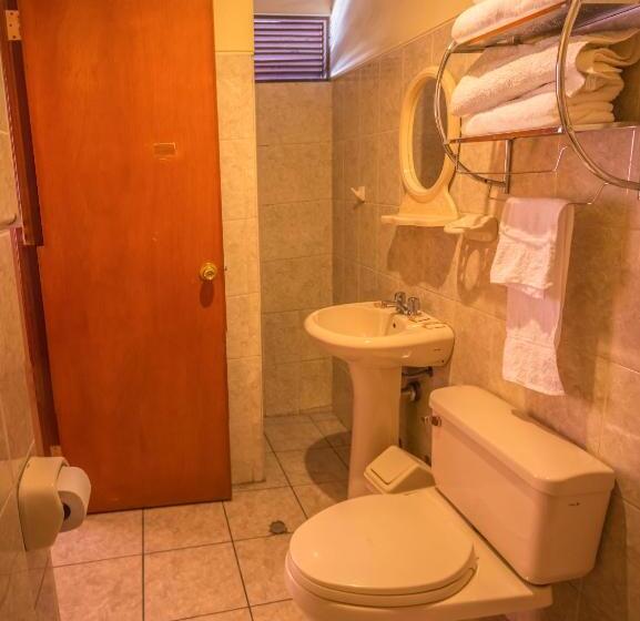 اتاق خانوادگی, Ebony