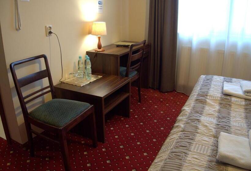 غرفة أساسية ثلاثية, Kochanów