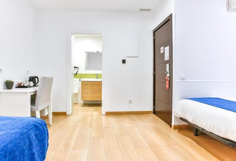 اتاق استاندارد سه نفره, Laramond Barcelona Rooms