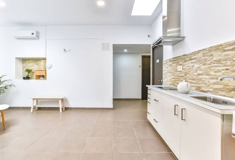 اتاق استاندارد یک نفره, Laramond Barcelona Rooms