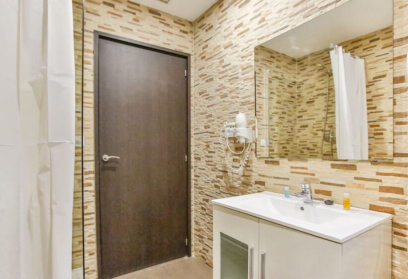 اتاق استاندارد یک نفره, Laramond Barcelona Rooms