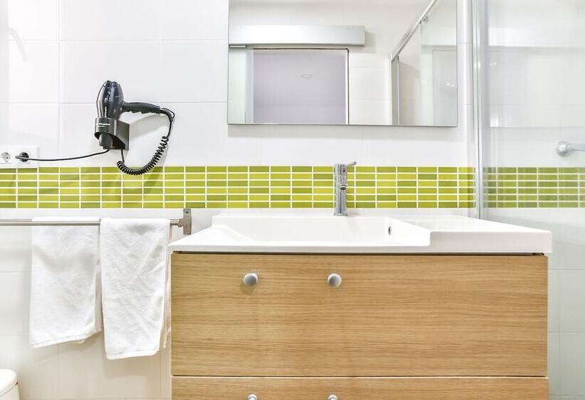 اتاق استاندارد سه نفره, Laramond Barcelona Rooms