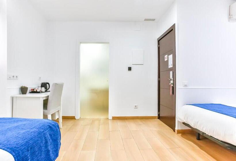 اتاق استاندارد سه نفره, Laramond Barcelona Rooms