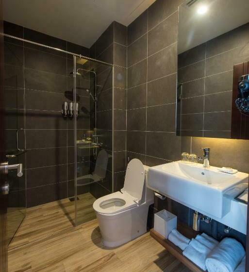 带大床的标准间, The Smith House