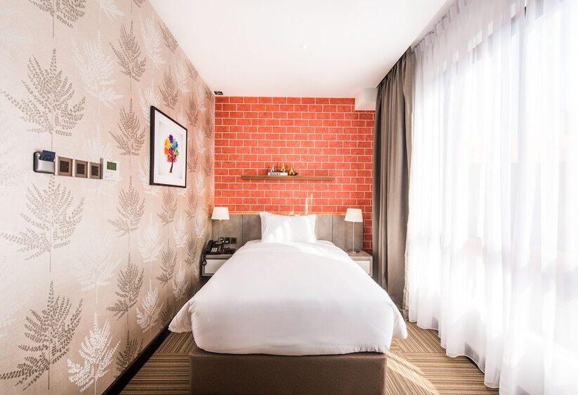 标准单人间, The Smith House