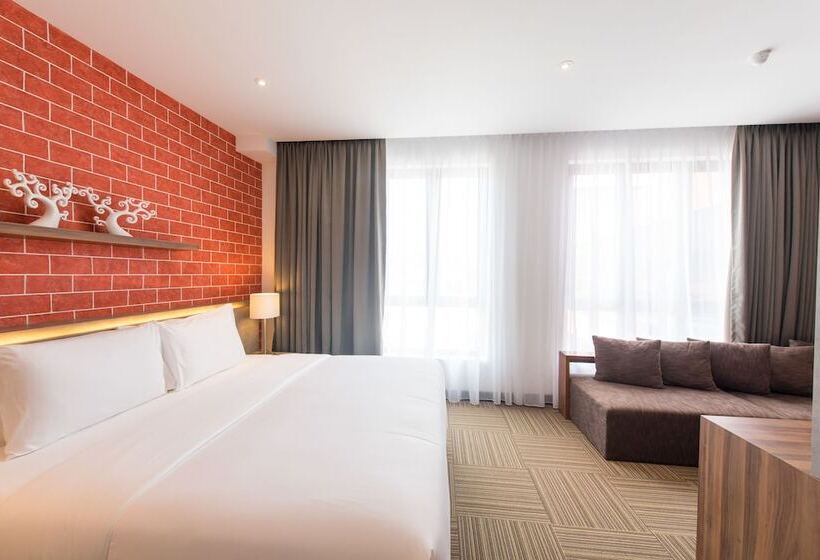 小型套房, The Smith House