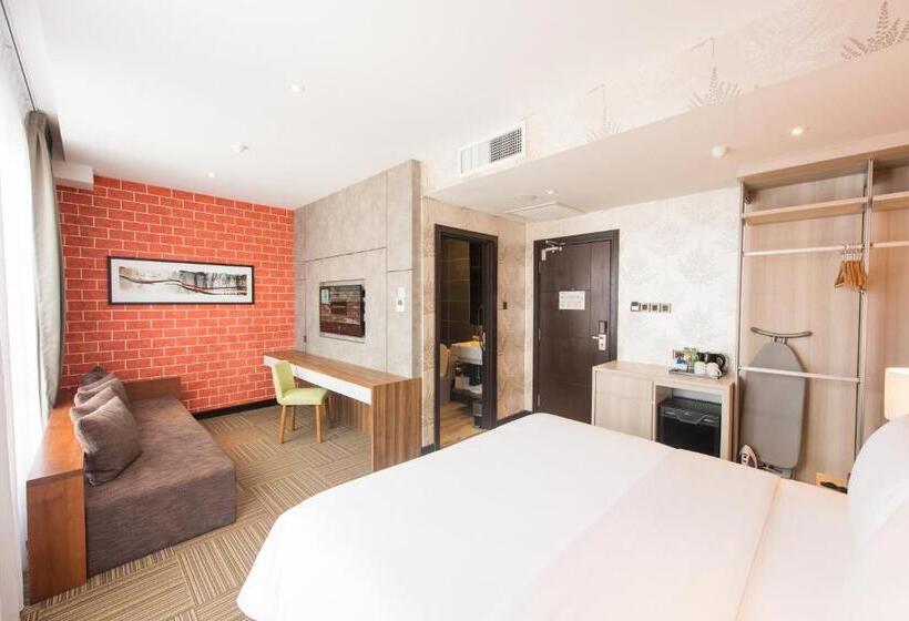 小型套房, The Smith House