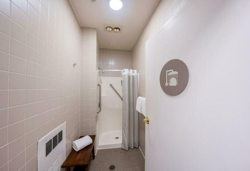 Номер Стандарт Индивидуальный Совместная Ванная, The Urban