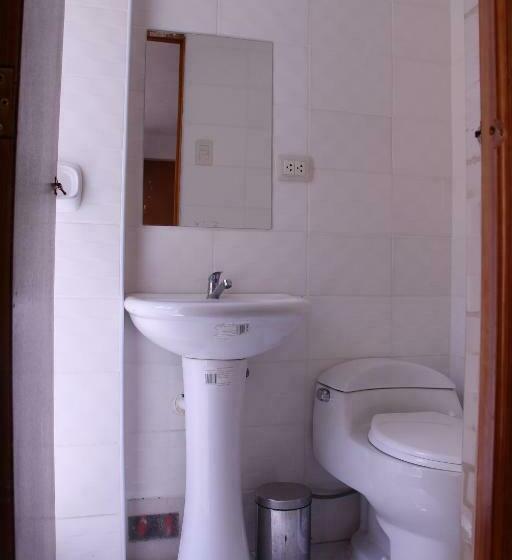 غرفة قياسية ثلاثية, Cubas Home Machupicchu
