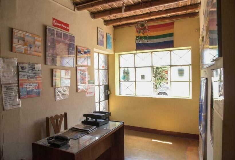 バスルーム共有のトリプルスタンダード, Brabant Hostal