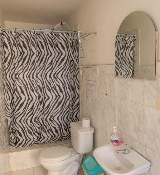 バス共有のスタンダードルーム, Brabant Hostal