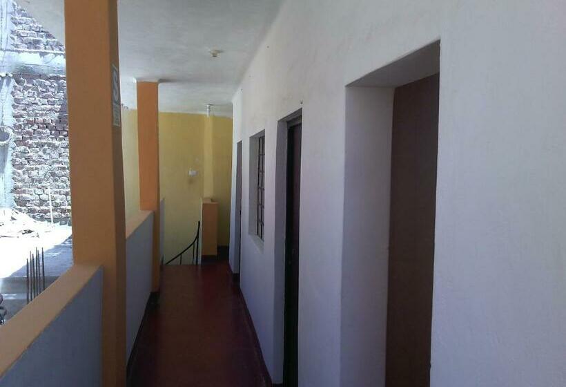 バス共有のスタンダードルーム, Brabant Hostal