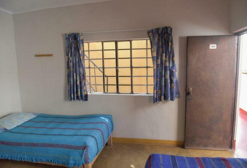 バスルーム共有のトリプルスタンダード, Brabant Hostal